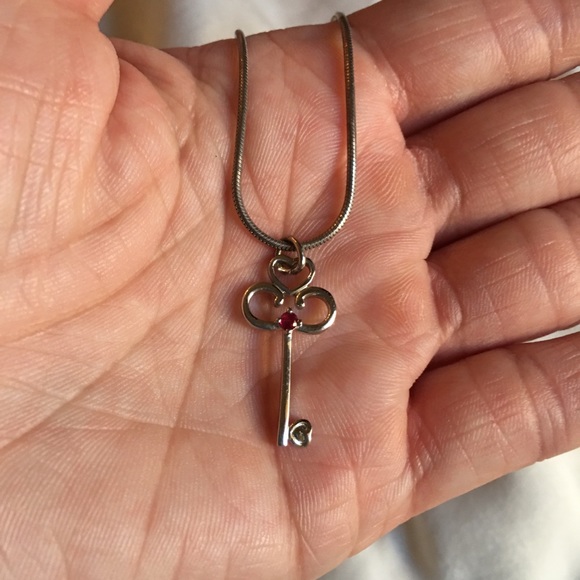 Vintage .925 Sterling Silver Key Necklace - Picture 6 of 8